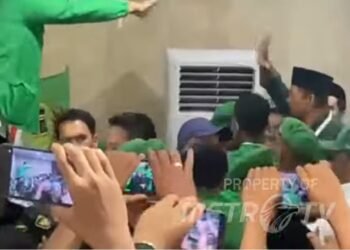 Suasana ricuh di Muktamar PPP di Hotel Mercure, Ancol, Jakarta Utara, Sabtu 27 September 2025.