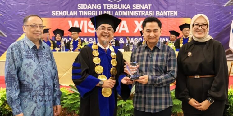 Wagub Banten Beri Motivasi Lulusan STIA Banten, Tantangan Sesungguhnya di Depan Mata 1 STIA Banten