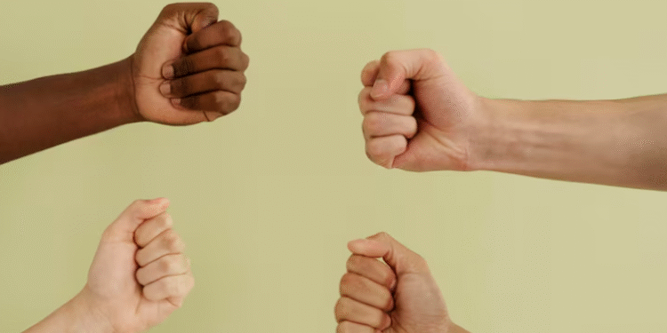 tegur buang pampers karyawan dianiaya