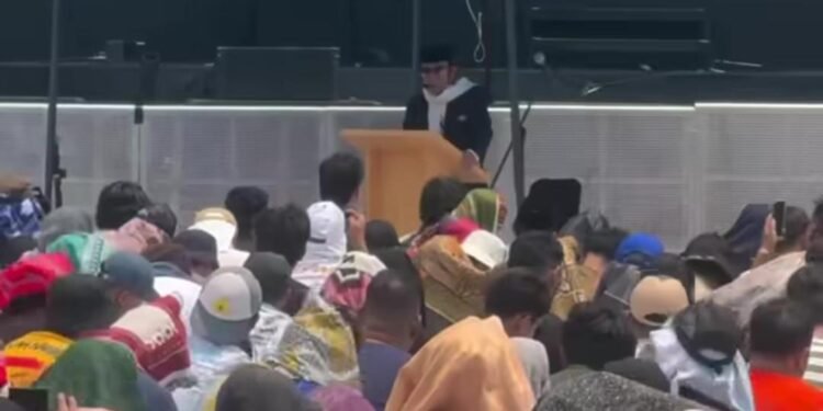 Sholat Jumat di Venue Konser, Cek Hukumnya Sah atau Tidak? 1 Sholat Jumat di venue konser