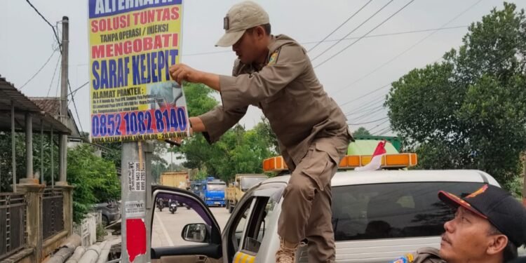 Spanduk liar di Pandelang