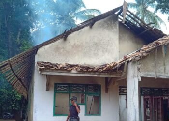 rumah dibakar anak kandung