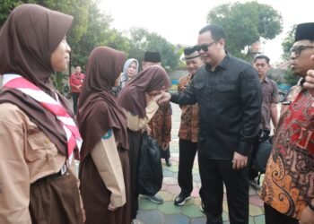 Perangi Angka Putus Sekolah, Budi Rustandi Bagikan Peralatan Sekolah 1 Walikota Serang Budi Rustandi