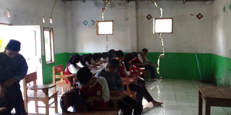 Bangunan Madrasah Ash-Shafwah Rangkasbitung Nyaris Roboh 1 bangunan