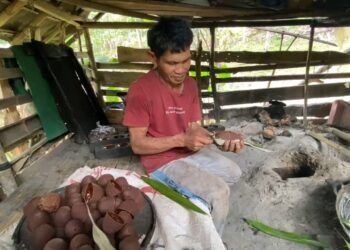 Mengintip Sulitnya Proses Pembuatan Gula Aren Cigemblong di Kabupaten Lebak 1 gula aren