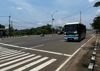 Bus Trans Banten Dinilai Terlalu Lambat, Begini Tanggapan Damri Serang 4 Bus Trans Banten melintasi kawasan KP3B