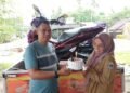Diler Honda Surya Motor Malingping Berikan Kejutan Manis untuk Konsumen 8 Momen tim Diler Honda Surya Motor Malingping menyerah sepeda motor sebagai hadiah ulang tahun konsumen di Malingping, Kabupaten Lebak. (Dok/Honda Banten)