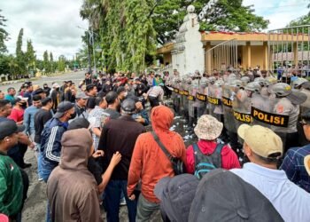 unjuk rasa DPRD Kota Cilegon