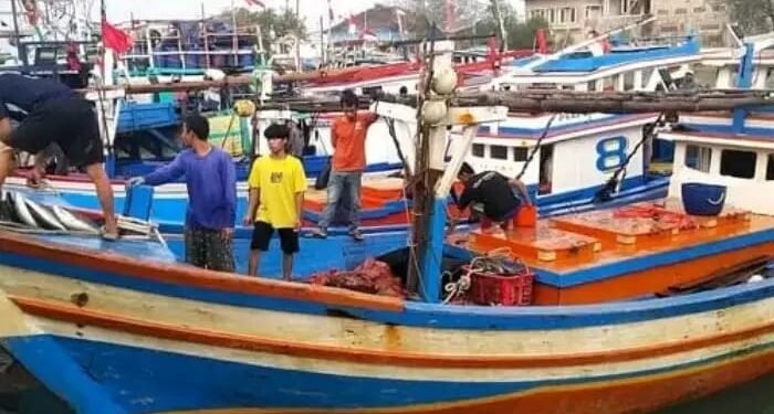 Alur Pelayaran Dangkal, Kapal Nelayan Lebak Sulit Dioperasikan 1 nelayan