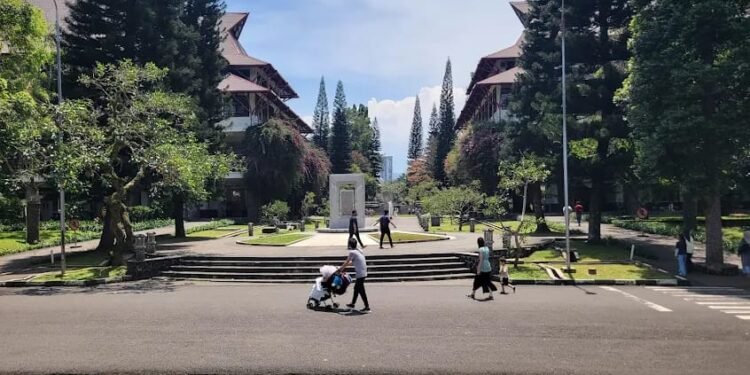 fakultas teknik terbaik