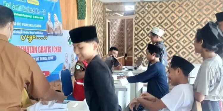 Peringati HSN 2025, Santri Huffadz Manbaul Qur’an Dapat Layanan Kesehatan Gratis 1 Santri di Pandeglang