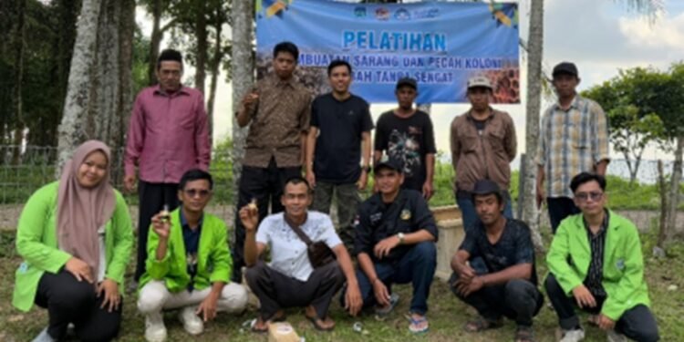 Sarang Buatan Batang Pohon Kapuk Sukses Tingkatkan Produksi Madu dan Propolis Lebah di Kawasan TNUK 1 Sarang Buatan Batang Pohon Kapuk