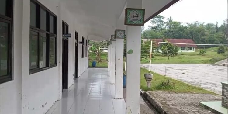 Duduk Perkara Kasus Kepala SMAN 1 Cimarga Tampar Siswa, Cerita di Jumat Bersih Berujung Laporan ke Polisi 1 SMAN 1 Cimarga