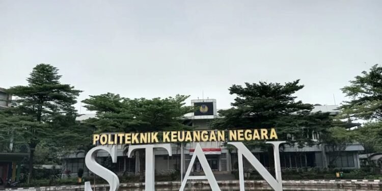 Lulus dari 5 Sekolah Kedinasan Ini Dijamin Diangkat PNS, Auto Jadi Kesayangan Calon Mertua 1 Sekolah kedinasan lulus jadi PNS