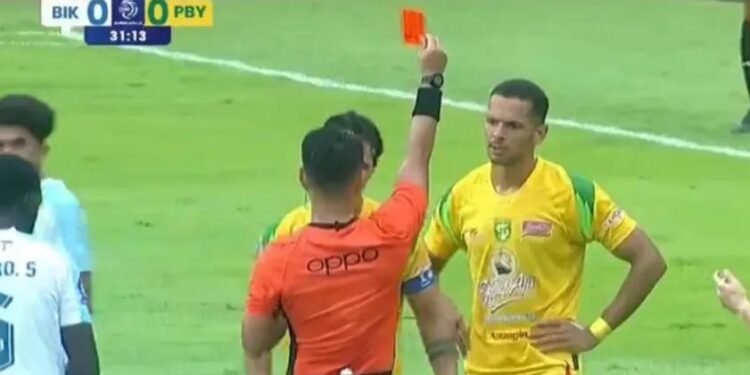 Super League Pekan 10 Telah Usai, Total 9 Kartu Merah Dikeluarkan Wasit 1 Super League kartu merah
