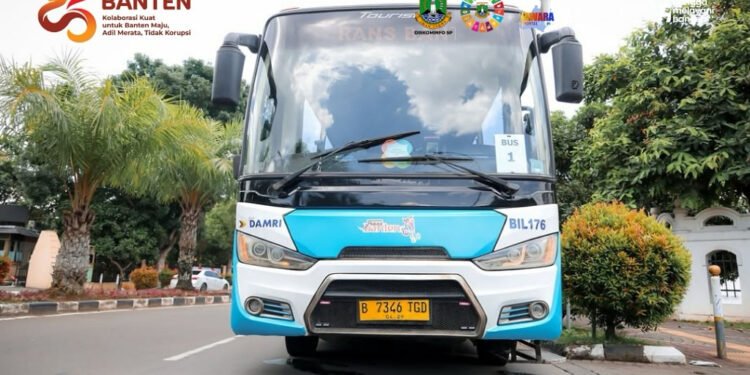 Tampilan bus Trans Banten