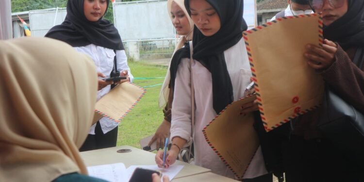 Lama Menganggur, Warga Pandeglang Serbu Job Fair Berharap Bisa Kerja 1 pencaker