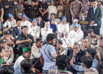 Demo Warnai HUT ke-499 Kabupaten Serang, Zakiyah-Najib Langsung Berdialog dengan Mahasiswa 5 HUT ke-499 Kabupaten Serang