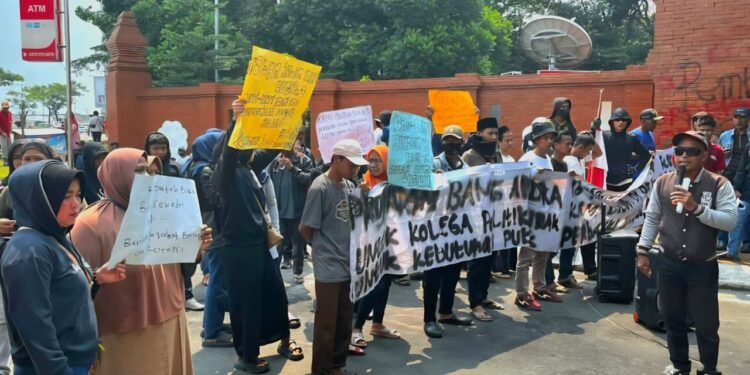 Warga Cileles Tuntut Perbaikan Jalan Rusak Akibat Pembangunan Tol Serang–Panimbang 1 Warga Cileles Tol Serang-Panimbang