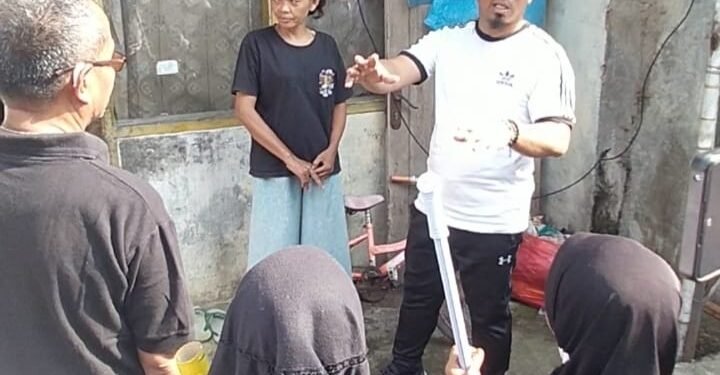 Kepala Dindikbud Kota Serang Ajak Siswa dan Guru SD Negeri 1 Sempu Bersih-bersih Lingkungan Warga 1 Kepala Dindikbud Kota Serang Ahmad Nuri