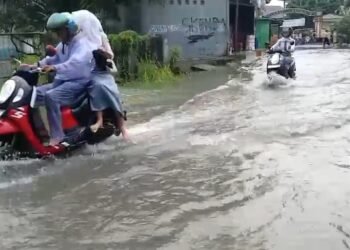 Rangkabsitung banjir usai hujan deras