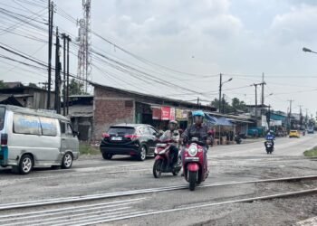 Jalan Raya Krenceng