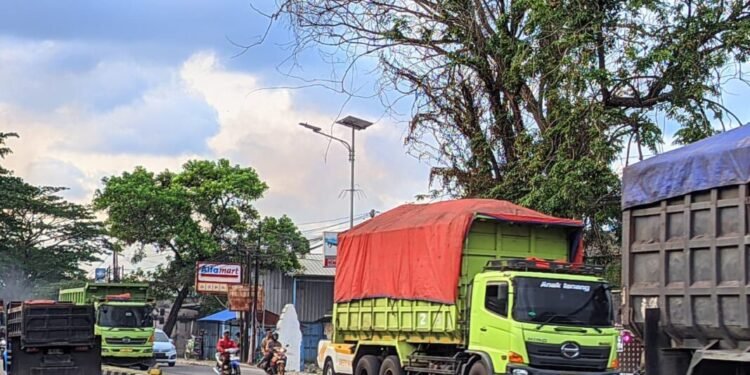 Truk tambang Kramatwatu