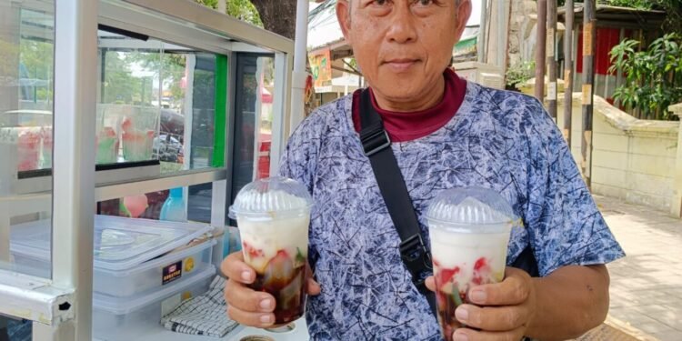Nikmatnya Es Selendang Mayang Stadion Maulana Yusuf, Cita Rasa Minuman Pembangkit Nostalgia 1 Es Selendang Mayang