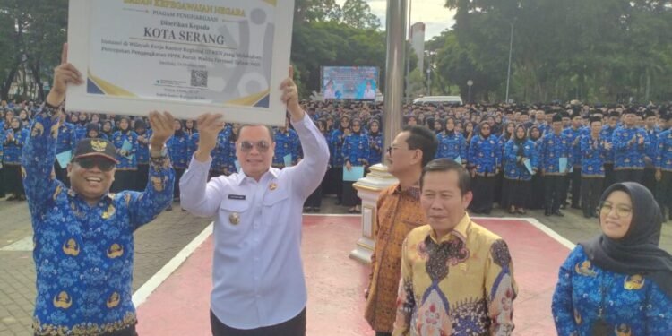 Lantik PPPK Paruh Waktu, Walikota Serang Terima Penghargaan dari BKN 1 PPPK