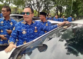 Terciduk Nunggak Pajak, Budi Rustandi Tandai Kendaraan Pejabat Pemkot Serang dengan Stiker Khusus 1 Budi rustandi pajak kendaraan pejabat pemkot serang