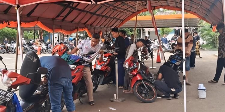 Pemutihan Pajak Kendaraan Sisa 2 Hari, Bapenda Banten Buka Layanan Samsat hingga Malam 1 pajak kendaraan bermotor