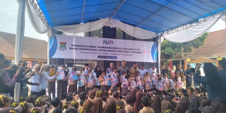 Lippo Land Salurkan Bantuan Pendidikan di SDN 1 Grubug 1 Lippo Land