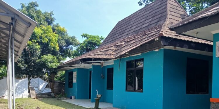 Atap Gedung Pusat Pelayanan Keluarga Sejahtera di Kecamatan Jombang Ambruk 1 atap gedung