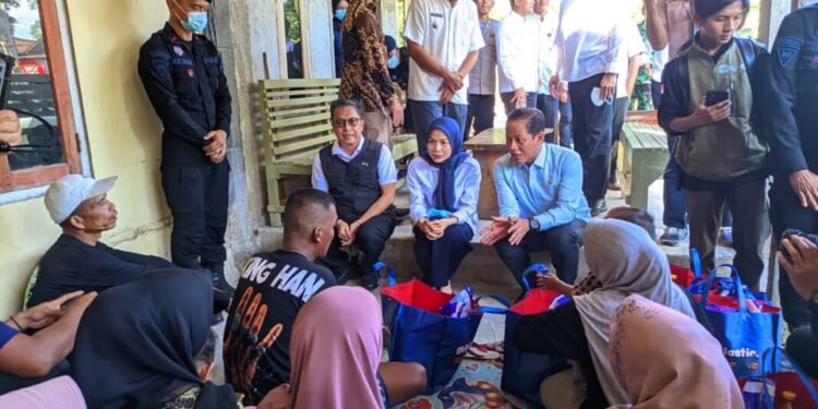 Menteri LH Datangi Tempat Relokasi Warga Terdampak Radioaktif, Janjikan Dekontaminasi Tuntas Akhir November 1 radioaktif