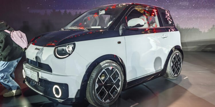 Wuling Jual Mobil Mungil Seharga Rp95 Jutaan, Cek Spesifikasinya 1 Wuling Aishang A100C