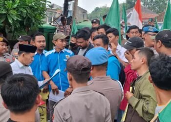 aksi puluhan mahasiswa di Kemenag Pandeglang