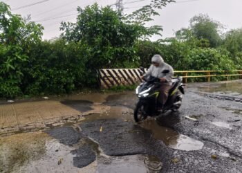jalan rusak di Lebak