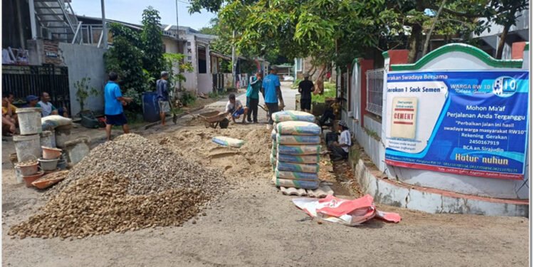 Warga RW 10 Kelapa Gading Gelar Gerakan Swadaya Perbaikan Jalan Lingkungan 1 kelapa gading