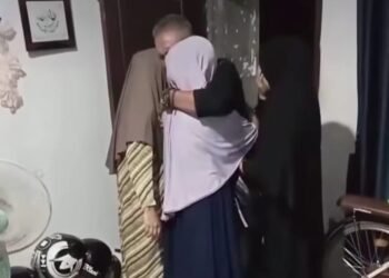 Bikin Haru! Viral Momen Pertemuan Anak dan Ayah Setelah 24 Tahun Berpisah 2 momen haru pertemuan anak dan ayah