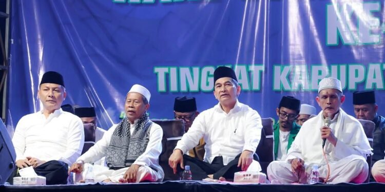 Pandeglang Bersholawat Menggema, Alun-alun Jadi Lautan Santri 1 pandeglang bersholawat