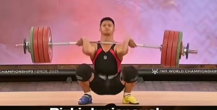 Lifter Rizki Juniansyah Raih 2 Medali Emas dari Kejuaraan Dunia Angkat Besi di Norwegia 1 Riski Juniansyah