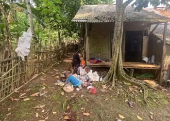 Kumpulkan Rongsok untuk Biaya Hidup Karena Sahroni Idap TBC 1 rongsok