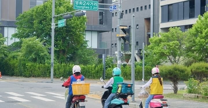 Spoiler Drama To The Moon Episode 7 Sub Indo: Da Hae, Eun Sang dan Ji Song Kerja Part Time 1 to the moon episode 7