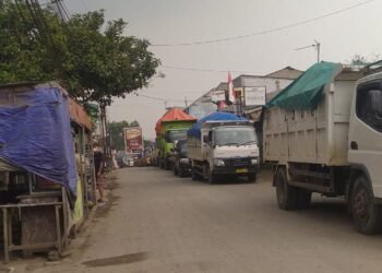 Truk Tonase Buat Lalu Lintas Maja Krodit, Warga Tanyakan Keberadaan Petugas 2 truk Maja