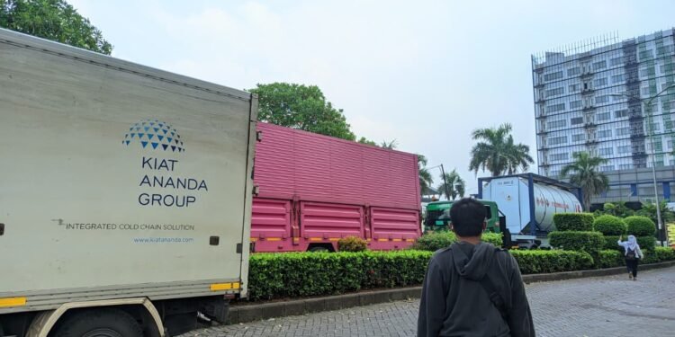 14 Truk di Kawasan Modern Cikande Terkontaminasi Radioaktif Cs-137, Proses Dekontaminasi Terus Berjalan 1 truk radioaktif