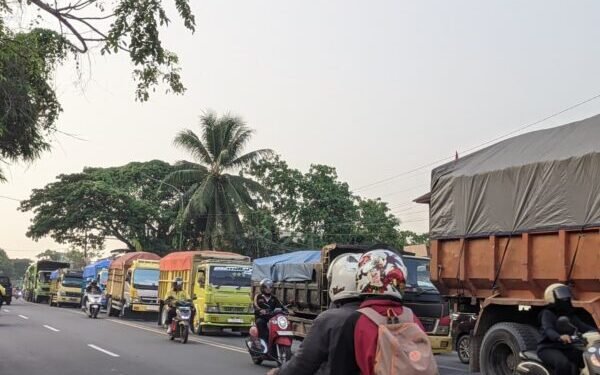 Tok! Gubernur Banten Tegaskan Truk Tambang Wajib Lewat Tol dan Ada Jam Operasionalnya 1 truk tambang