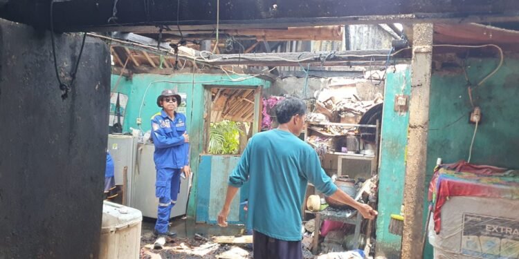 warung sembako di Cilegon hangus terbakar