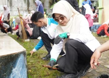 Bupati Dewi bersihkan terminal Cadasari