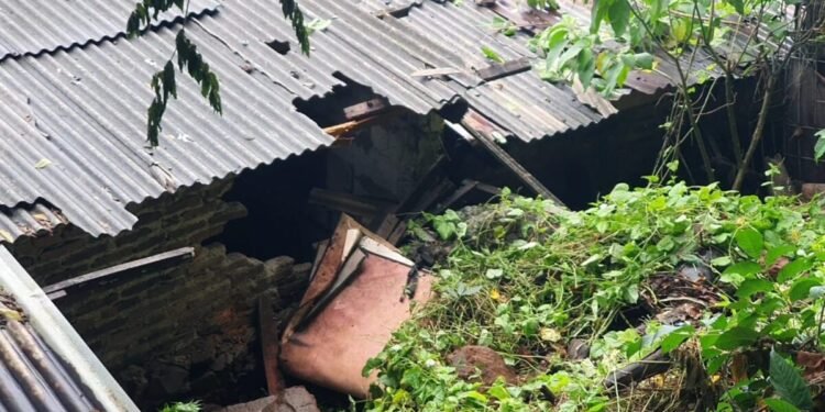 Dapur rumah di Cilegon jebol