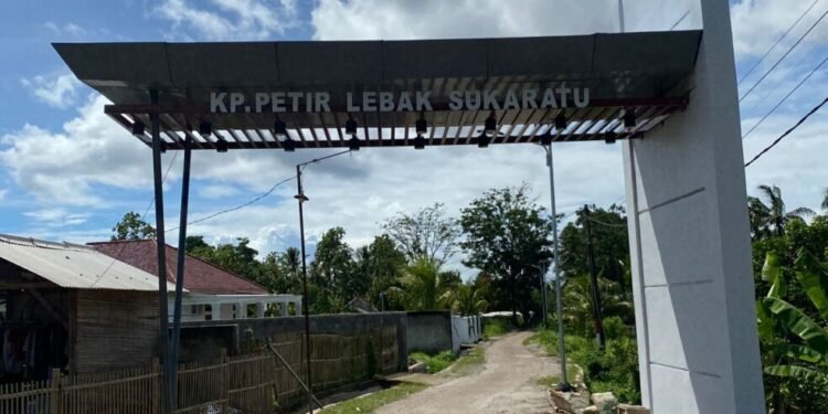 Kejari dan BPK Pandeglang Diminta Audit Anggaran Bangunan Dua Gapura di Rumah Pejabat 1 Pandeglang